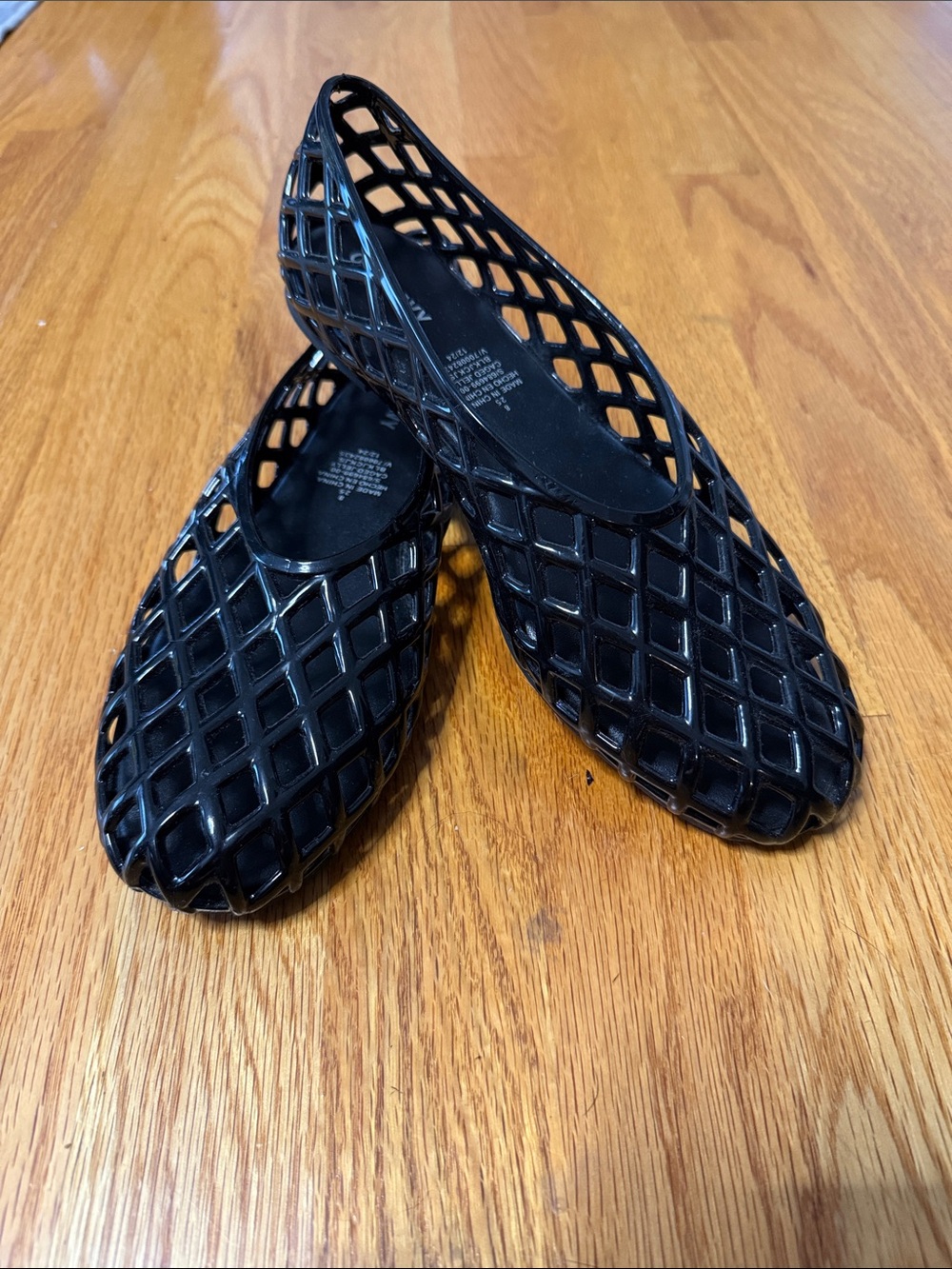Old Navy Jelly Flats. Size 8 - Picture 5 of 5